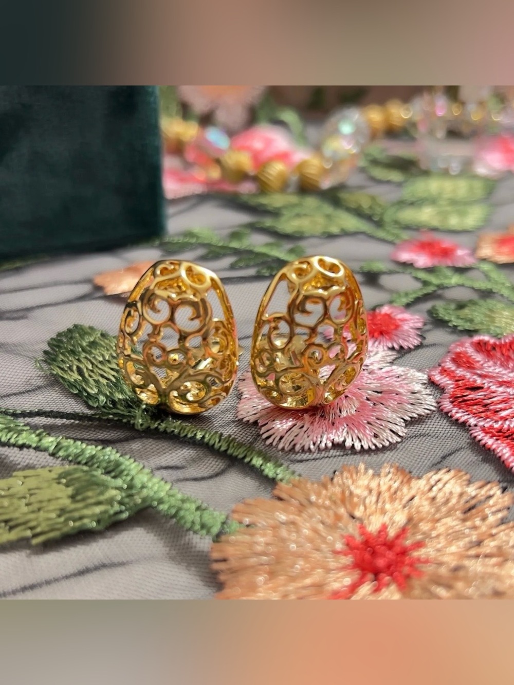 AUTH YSL Earrings • Clip On Clips, Arabesque Frame GP by YVES SAINT LAURENT
